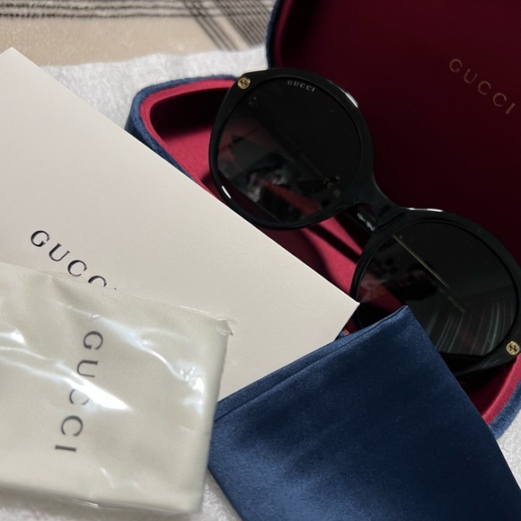 NEW GUCCI SUNGLASSES - Picture 7 of 11